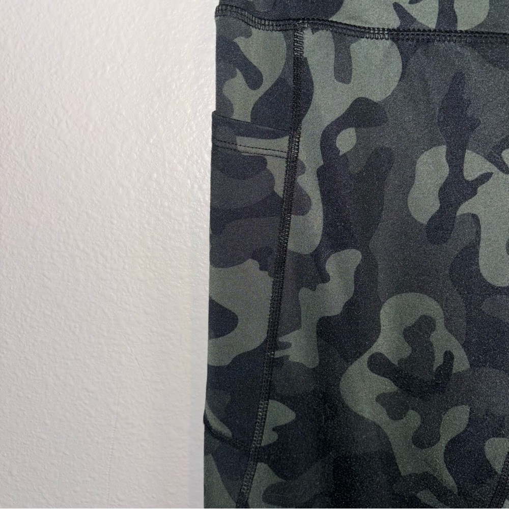 Colosseum Camo Sports Bra/Leggings Set M - Picture 7 of 10
